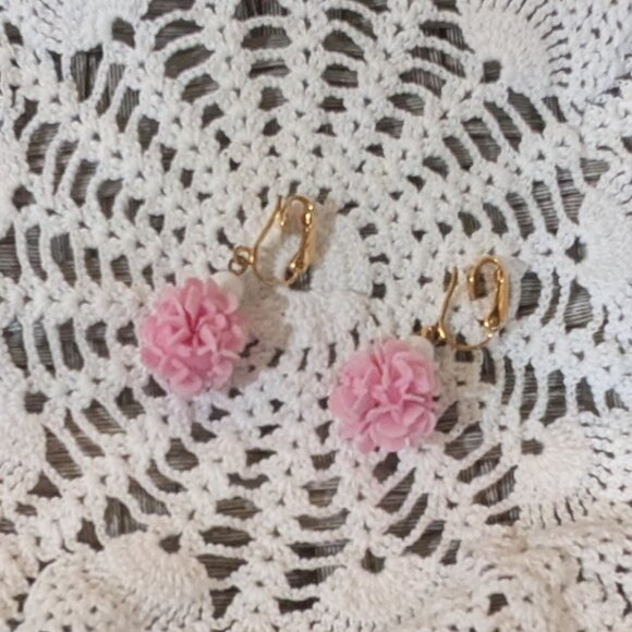 Vintage Pink Celluloid Flower Earrings with Clip-On Back - Picture 4 of 4